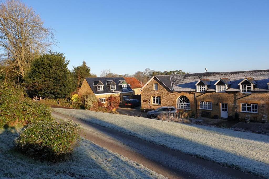 Traditional Coach House In Rural Private Estate. Yeovil Exterior foto